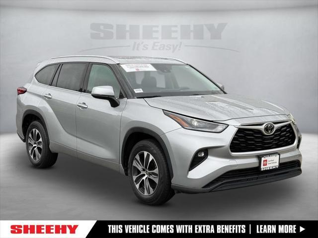 used 2021 Toyota Highlander car, priced at $32,988