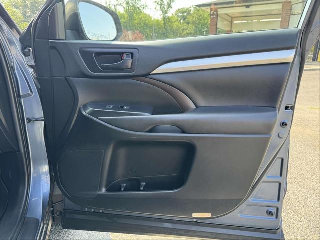 used 2019 Toyota Highlander car, priced at $26,988