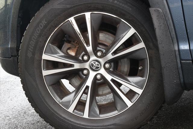 used 2019 Toyota Highlander car, priced at $27,880