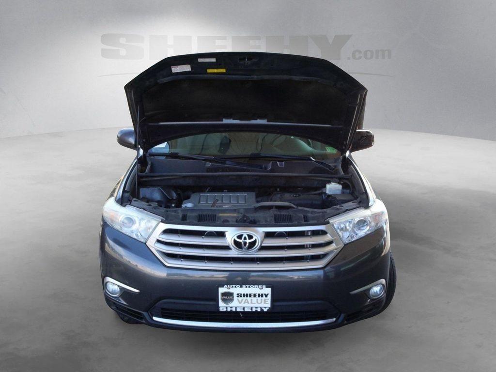 used 2013 Toyota Highlander car, priced at $8,998