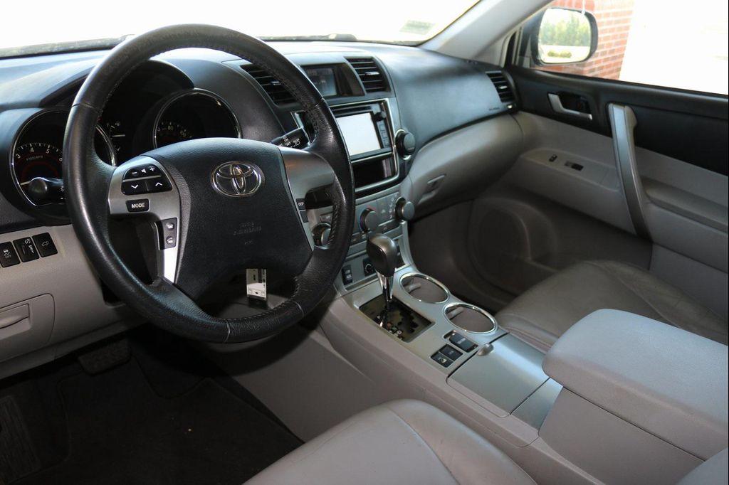 used 2013 Toyota Highlander car, priced at $8,998