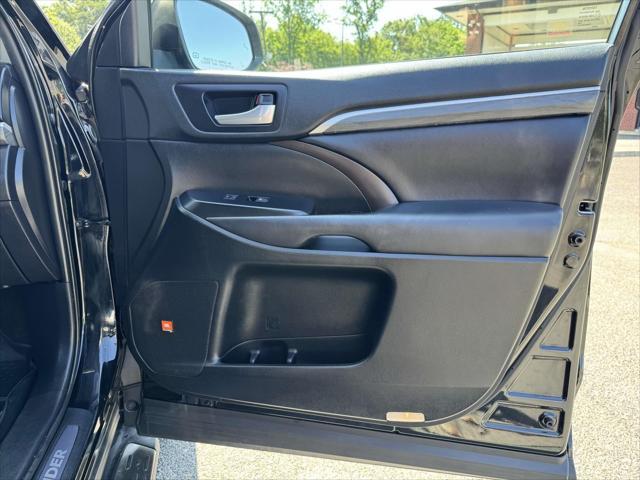 used 2019 Toyota Highlander car, priced at $25,788