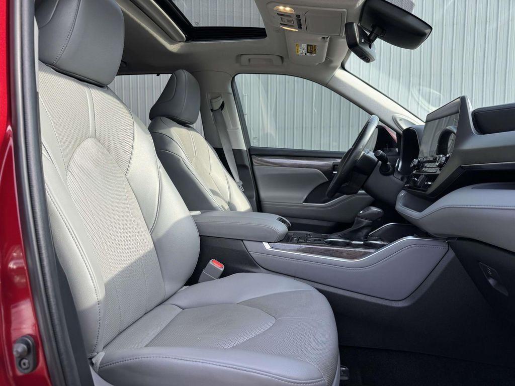 used 2022 Toyota Highlander Hybrid car, priced at $35,300