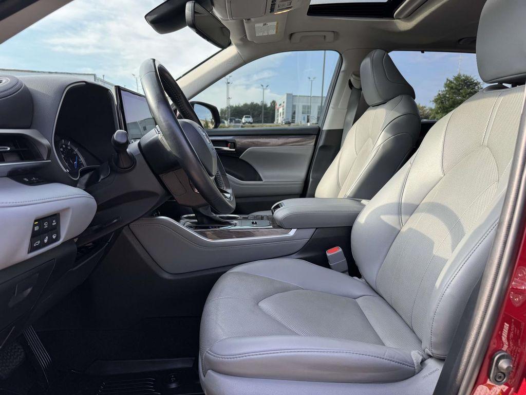 used 2022 Toyota Highlander Hybrid car, priced at $35,300