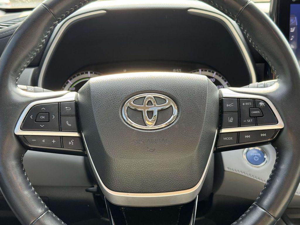used 2022 Toyota Highlander Hybrid car, priced at $35,300