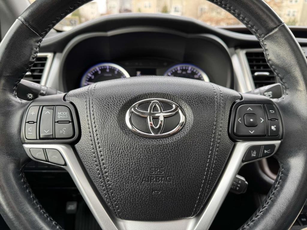 used 2017 Toyota Highlander car, priced at $21,697