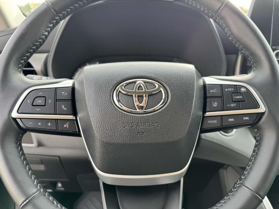 used 2023 Toyota Highlander car, priced at $44,397