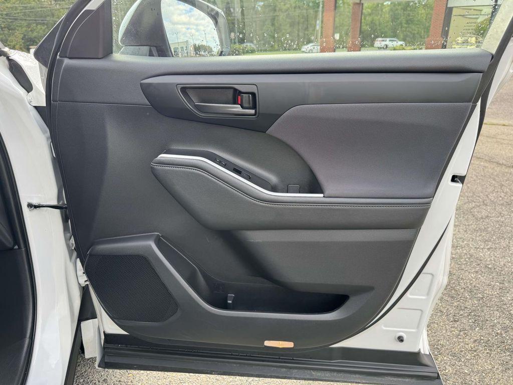used 2023 Toyota Highlander car, priced at $32,653