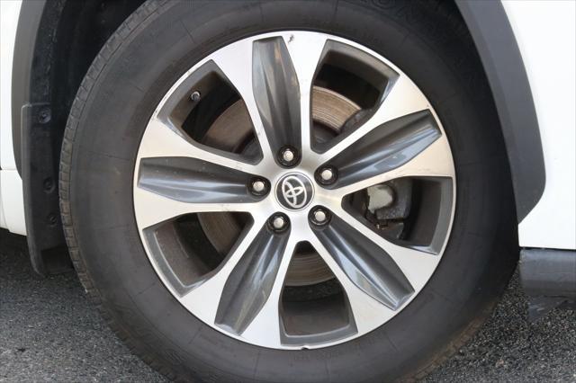 used 2021 Toyota Highlander car, priced at $32,498