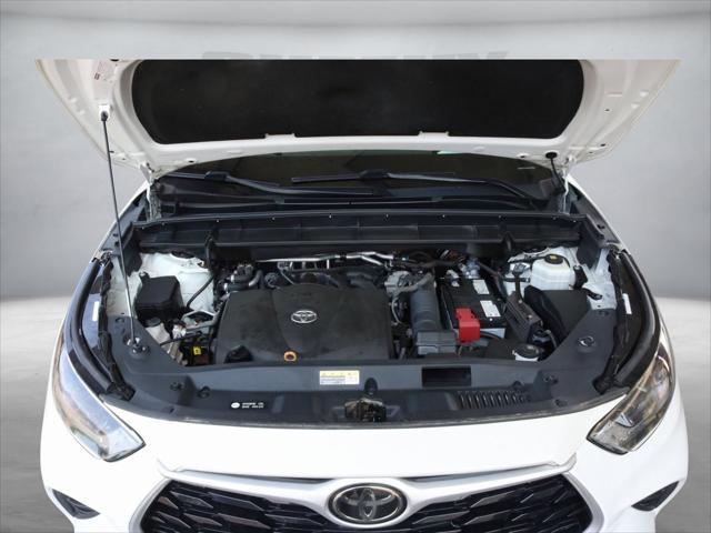 used 2021 Toyota Highlander car, priced at $32,498