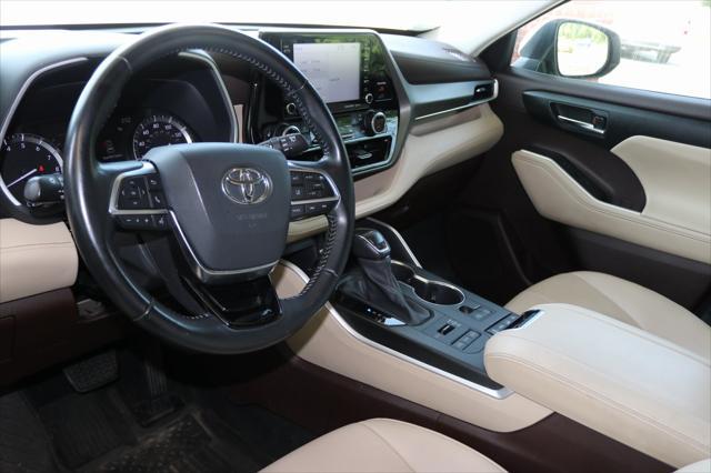 used 2021 Toyota Highlander car, priced at $32,498