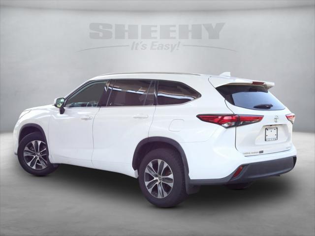 used 2021 Toyota Highlander car, priced at $32,498