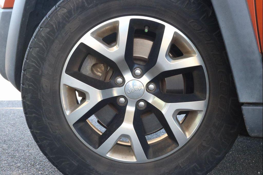 used 2015 Jeep Cherokee car, priced at $10,987
