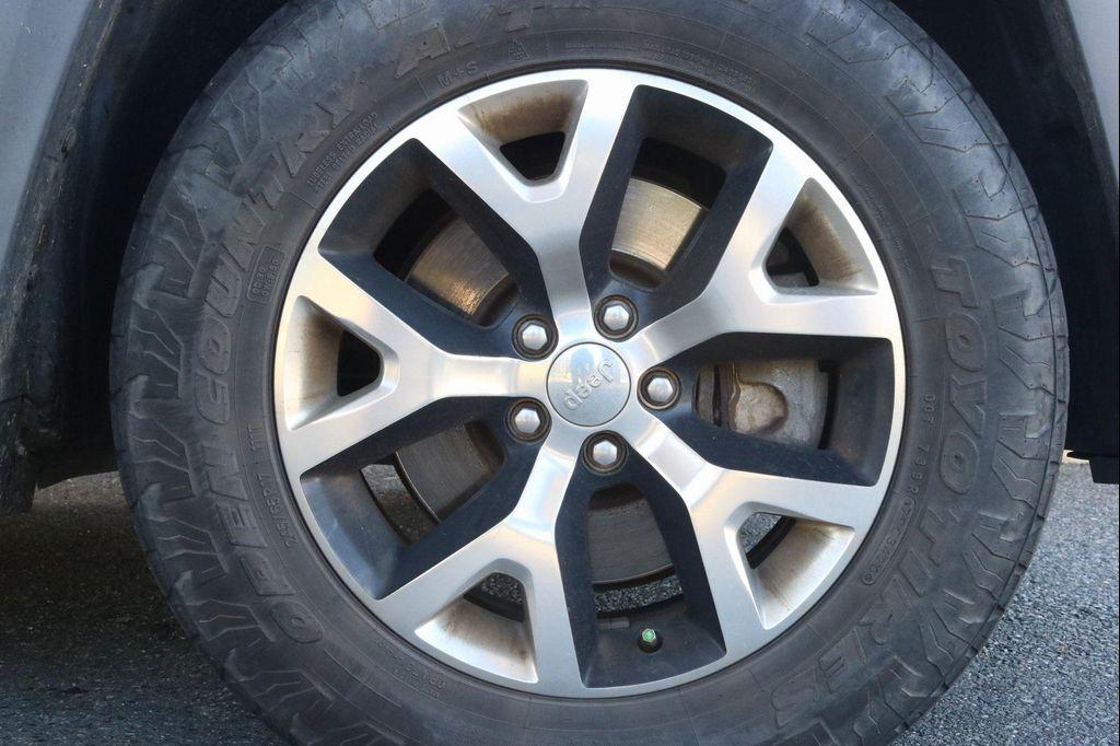 used 2015 Jeep Cherokee car, priced at $10,987