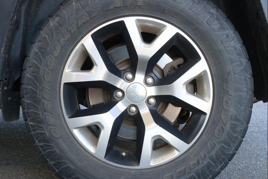 used 2015 Jeep Cherokee car, priced at $10,987