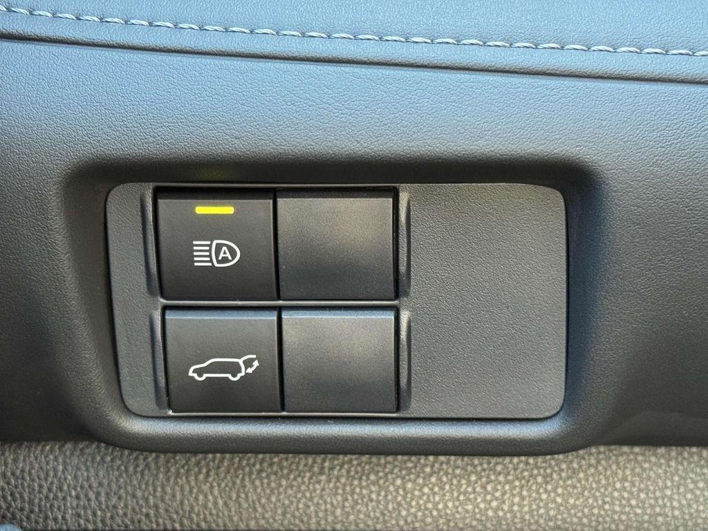 used 2020 Toyota Highlander Hybrid car, priced at $36,388