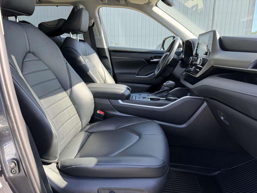used 2020 Toyota Highlander Hybrid car, priced at $36,388