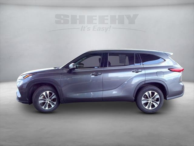 used 2021 Toyota Highlander car, priced at $32,988
