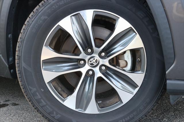 used 2021 Toyota Highlander car, priced at $32,988