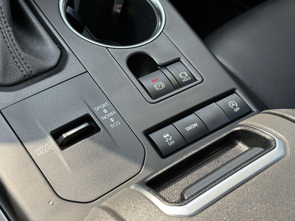 used 2021 Toyota Highlander car, priced at $31,987