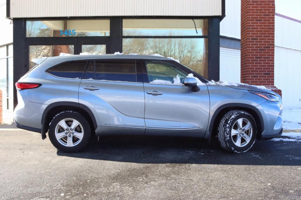 used 2021 Toyota Highlander car, priced at $30,450