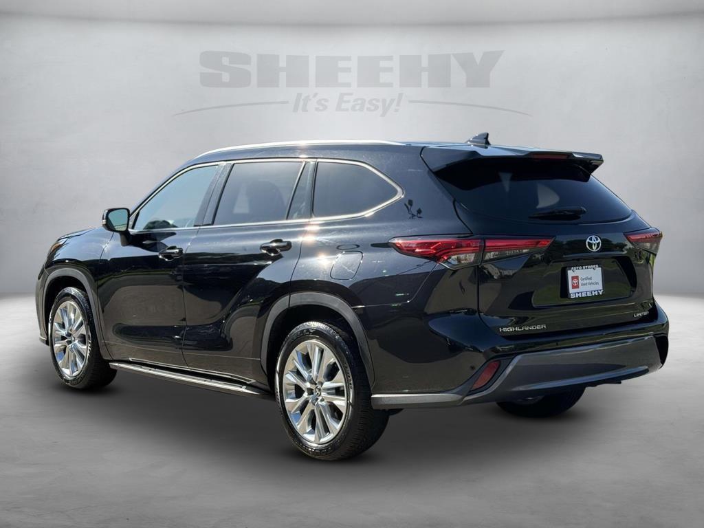 used 2022 Toyota Highlander car, priced at $37,488