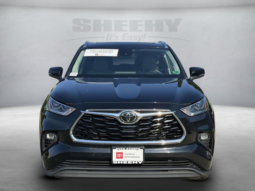 used 2022 Toyota Highlander car, priced at $37,488