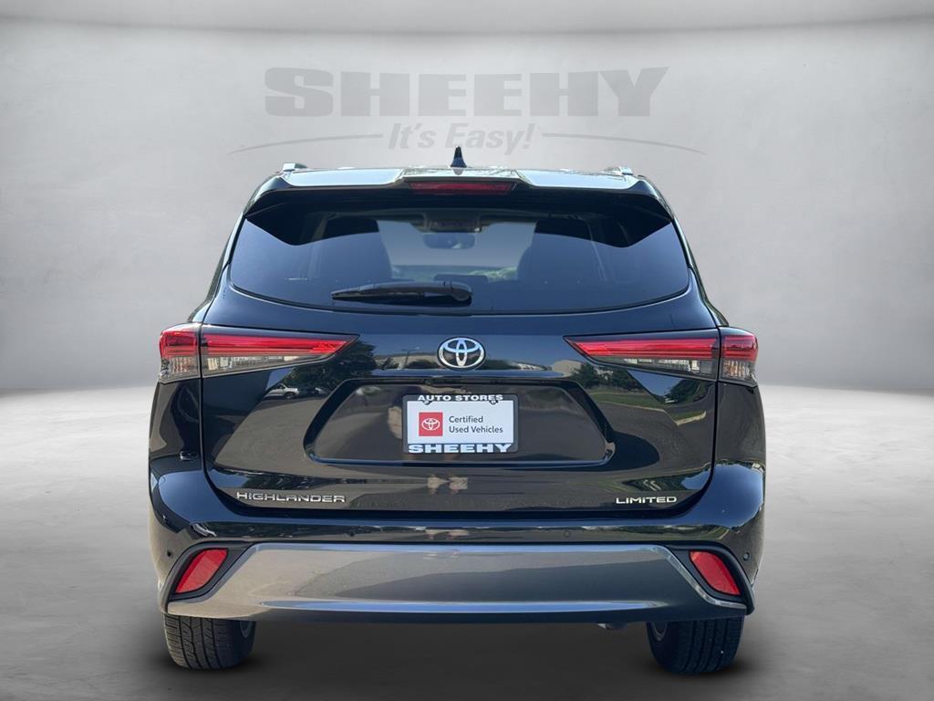 used 2022 Toyota Highlander car, priced at $37,488
