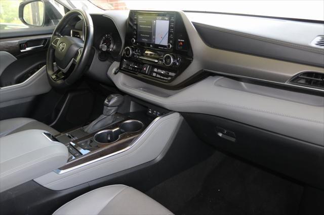 used 2022 Toyota Highlander car, priced at $38,988