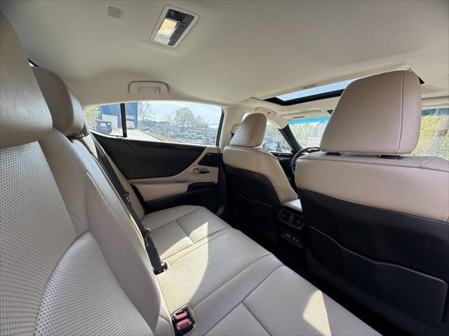 used 2020 Lexus ES 300h car, priced at $29,999