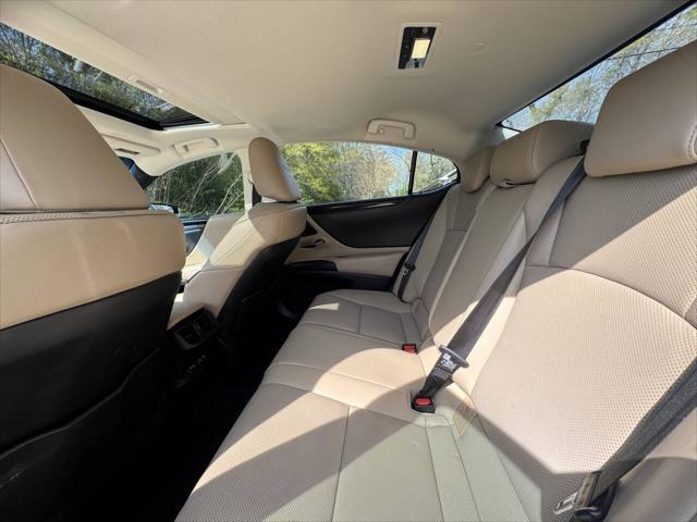 used 2020 Lexus ES 300h car, priced at $29,999