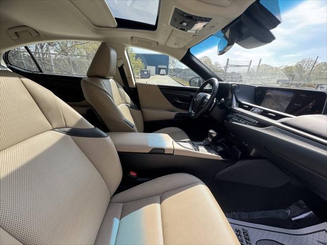 used 2020 Lexus ES 300h car, priced at $29,999