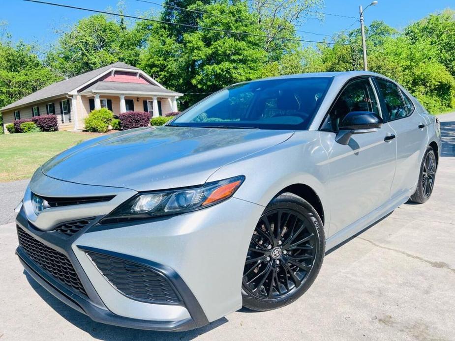 used 2022 Toyota Camry Hybrid car, priced at $19,000