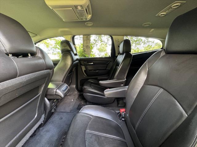 used 2015 Chevrolet Traverse car, priced at $8,500