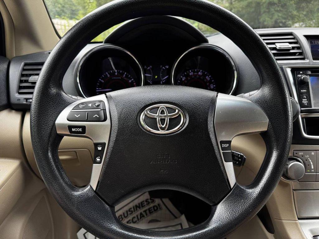 used 2013 Toyota Highlander car, priced at $8,999