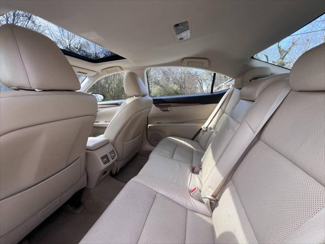 used 2013 Lexus ES 300h car, priced at $14,999