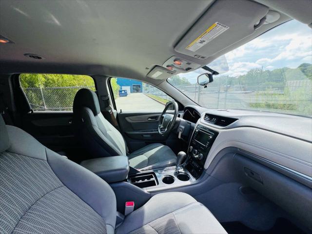 used 2015 Chevrolet Traverse car, priced at $6,500