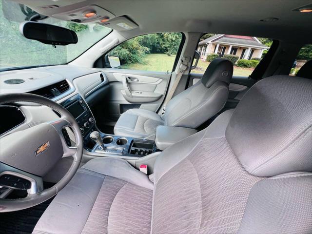 used 2015 Chevrolet Traverse car, priced at $6,500