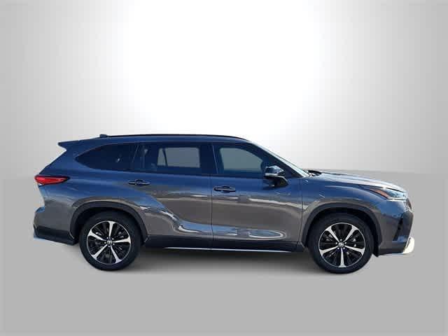 used 2022 Toyota Highlander car, priced at $31,000