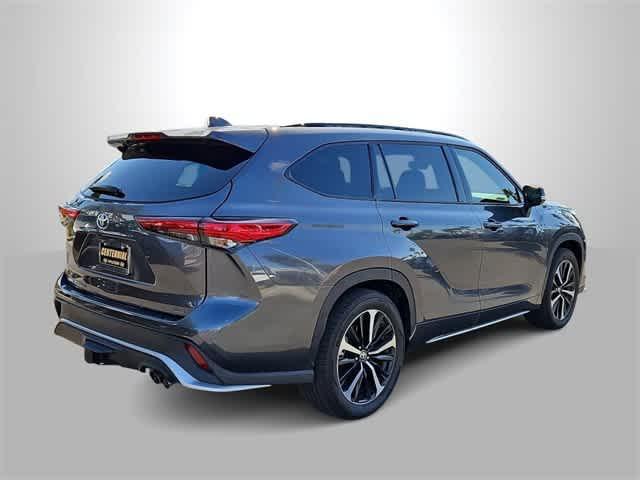 used 2022 Toyota Highlander car, priced at $31,000