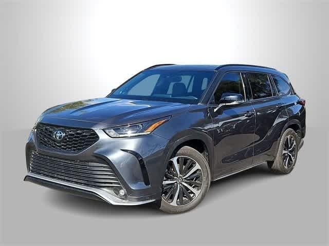 used 2022 Toyota Highlander car, priced at $32,000