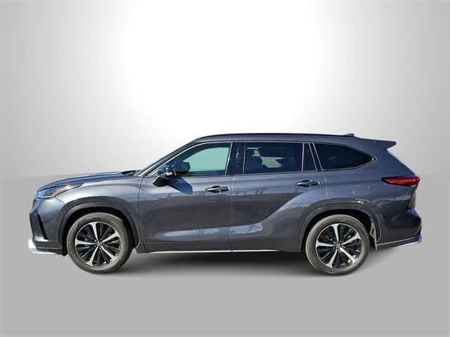 used 2022 Toyota Highlander car, priced at $31,000