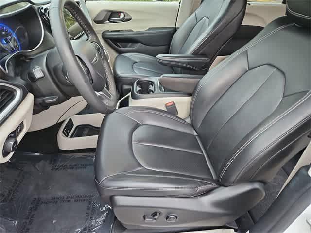 used 2023 Chrysler Pacifica car, priced at $21,500