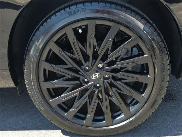 used 2024 Hyundai Santa Fe car, priced at $40,000