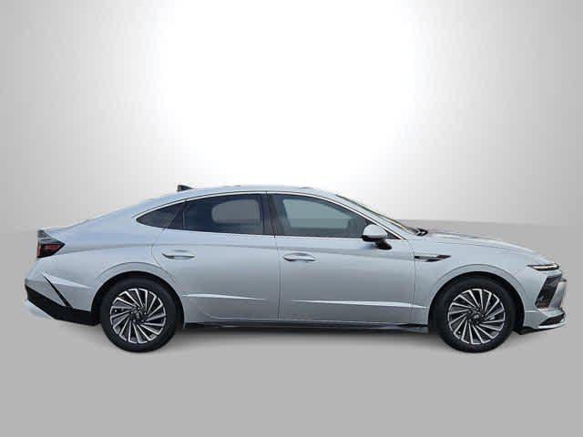 new 2025 Hyundai Sonata Hybrid car, priced at $32,885