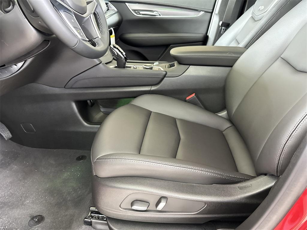 new 2025 Cadillac XT5 car, priced at $46,565