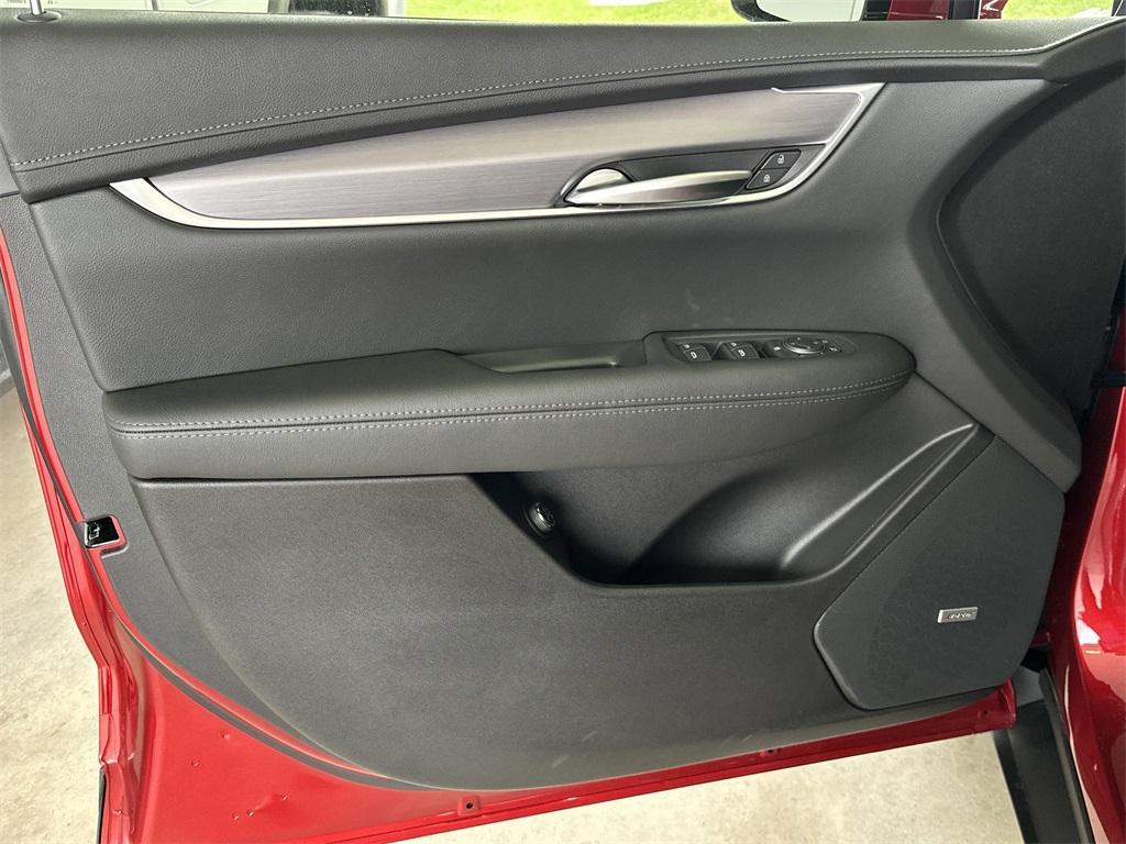 new 2025 Cadillac XT5 car, priced at $46,565