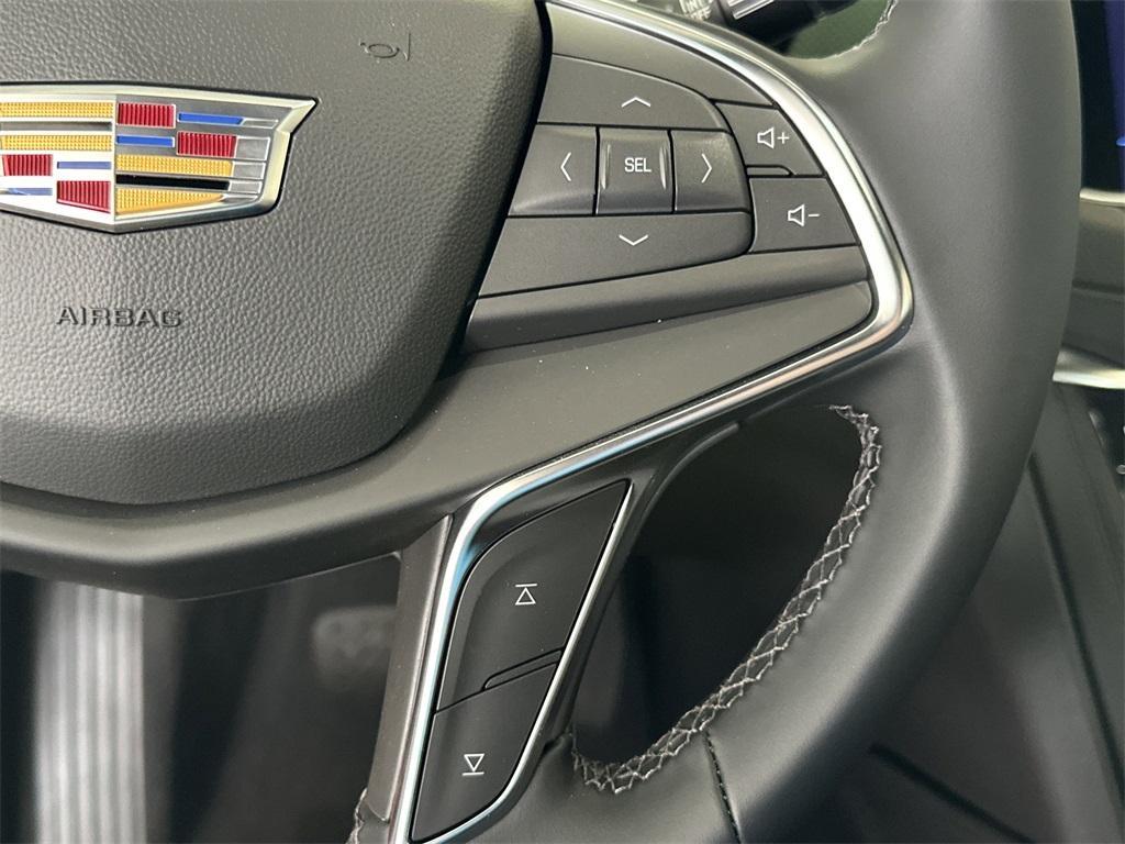 new 2025 Cadillac XT5 car, priced at $46,565