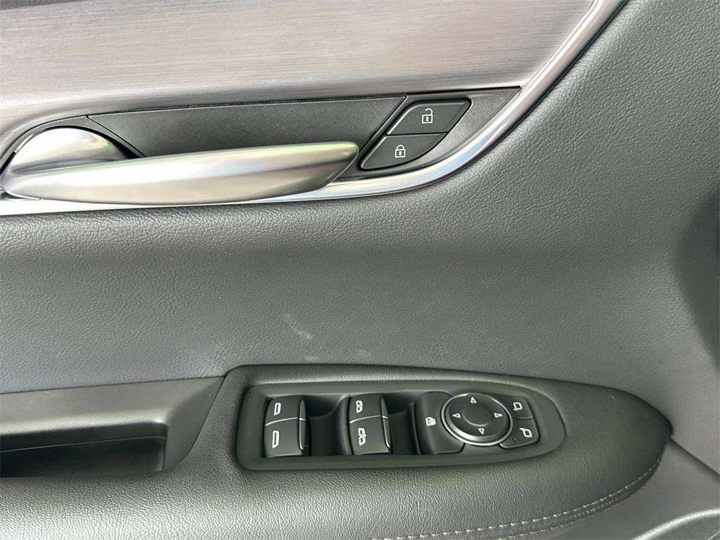 new 2025 Cadillac XT5 car, priced at $46,565