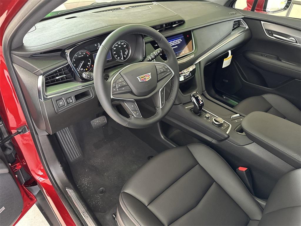 new 2025 Cadillac XT5 car, priced at $46,565